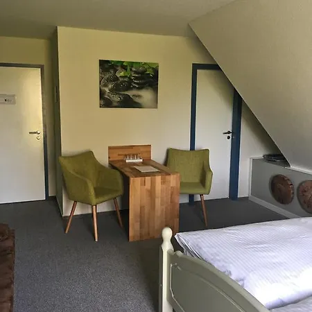 Hof Kranichstein بيت ضيافة 4*